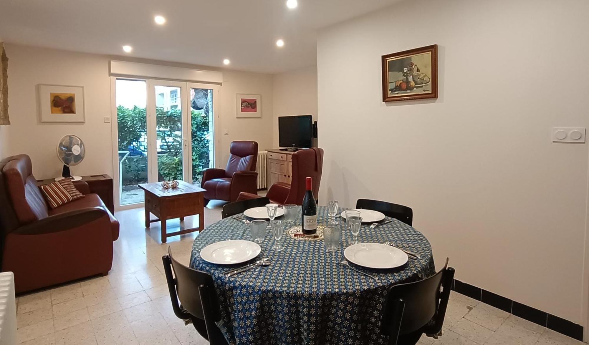 Grand Appartement, 2 Chambres Et Jardin Ним Экстерьер фото